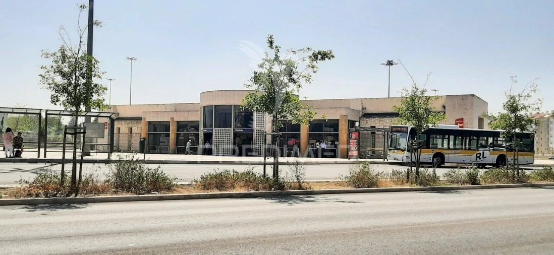 Apartamento T2 para Venda em Pontinha e Famões Foto 23