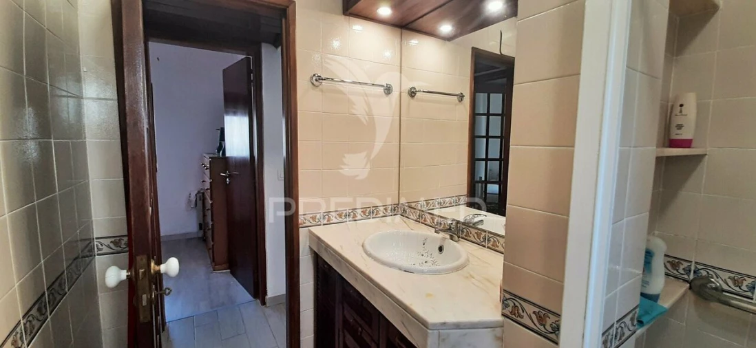 Apartamento T2 para Venda em Pontinha e Famões Foto 18