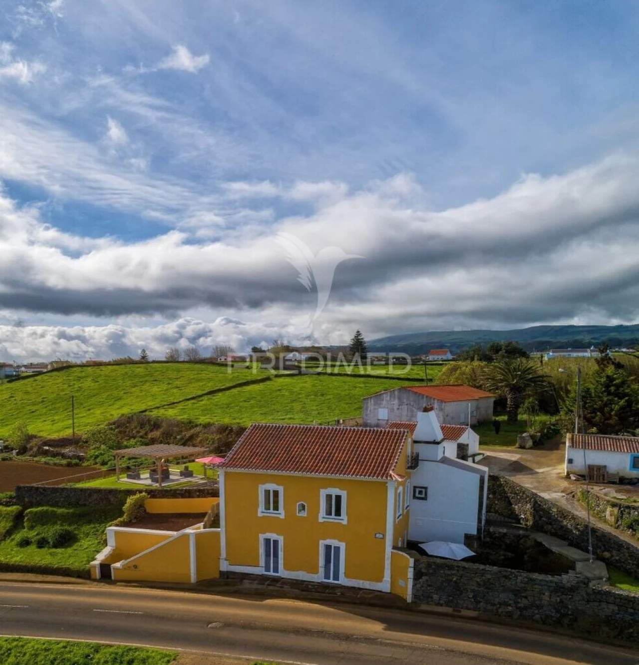 Moradia T4 para Venda em Lajes Foto 1