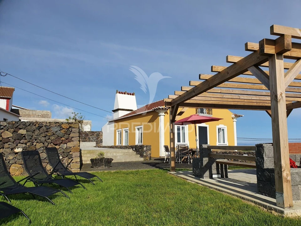 Moradia T4 para Venda em Lajes Foto 5