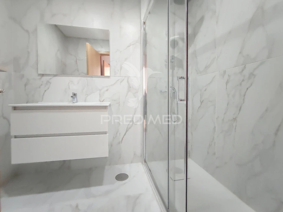 Apartamento T1 para Venda em Urgezes Foto 3