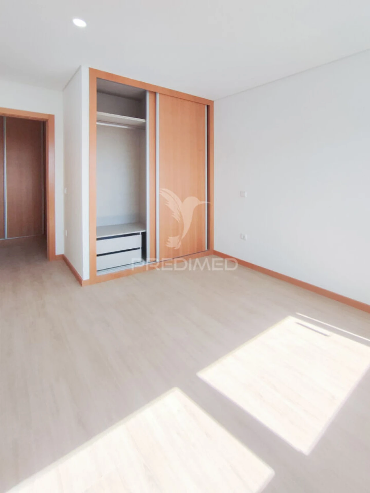 Apartamento T1 para Venda em Urgezes Foto 2
