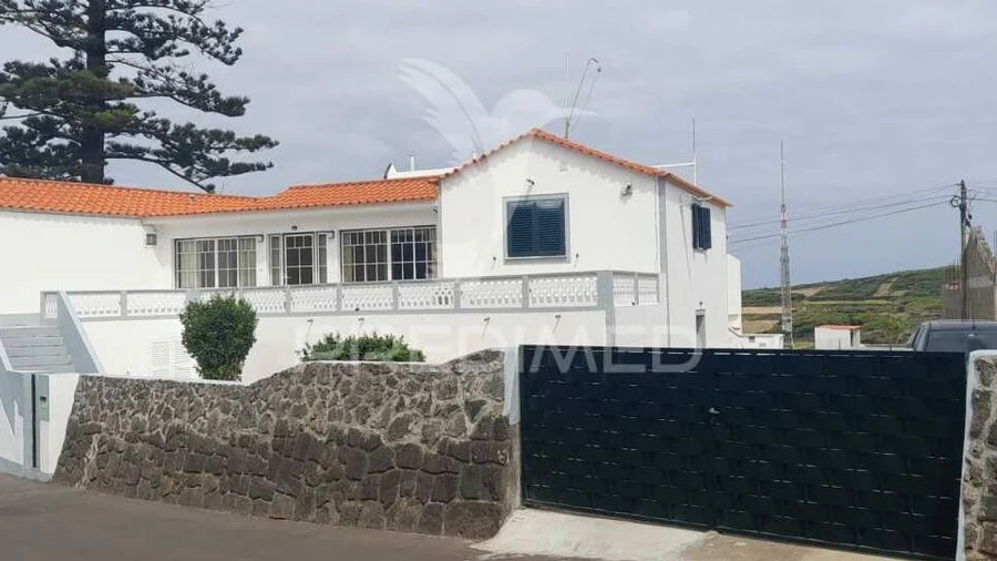 Moradia T3 para Venda em Santa Cruz da Graciosa