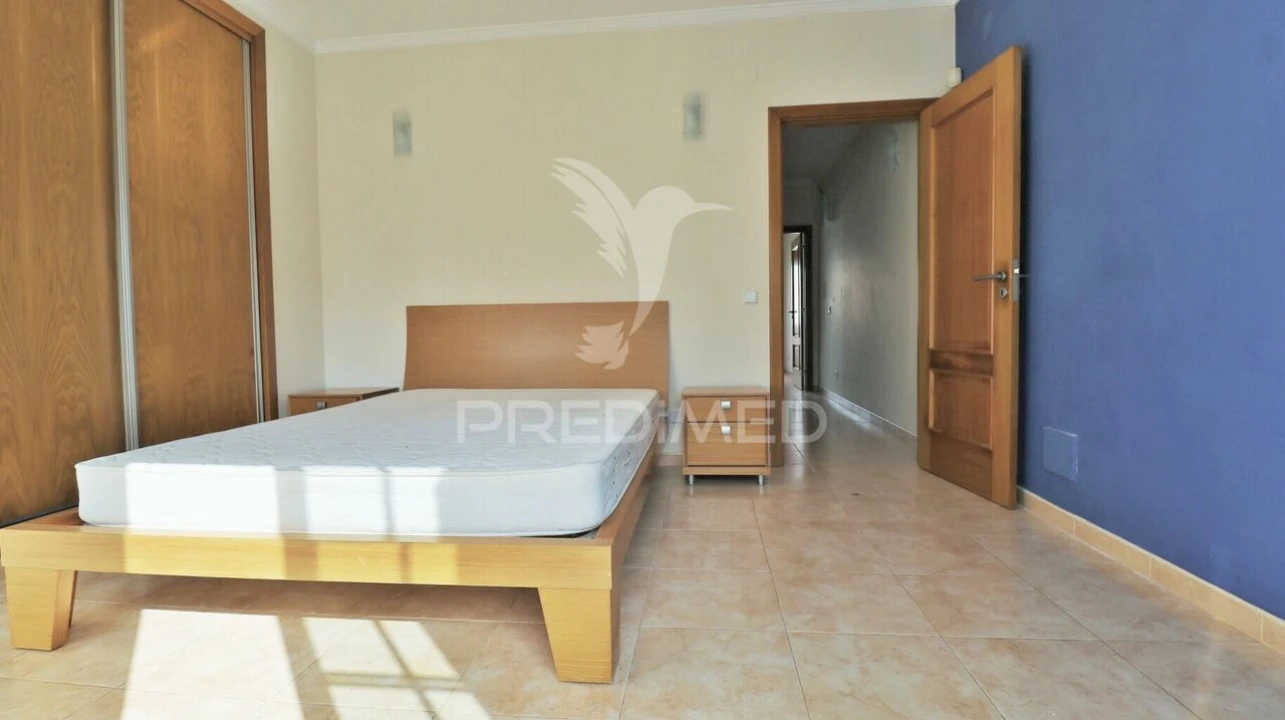 Moradia T3 para Venda em Quelfes Foto 16