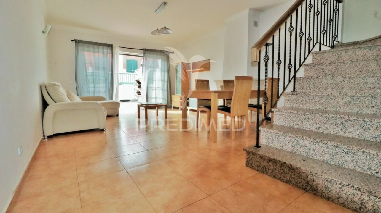 Moradia T3 para Venda em Quelfes Foto 4