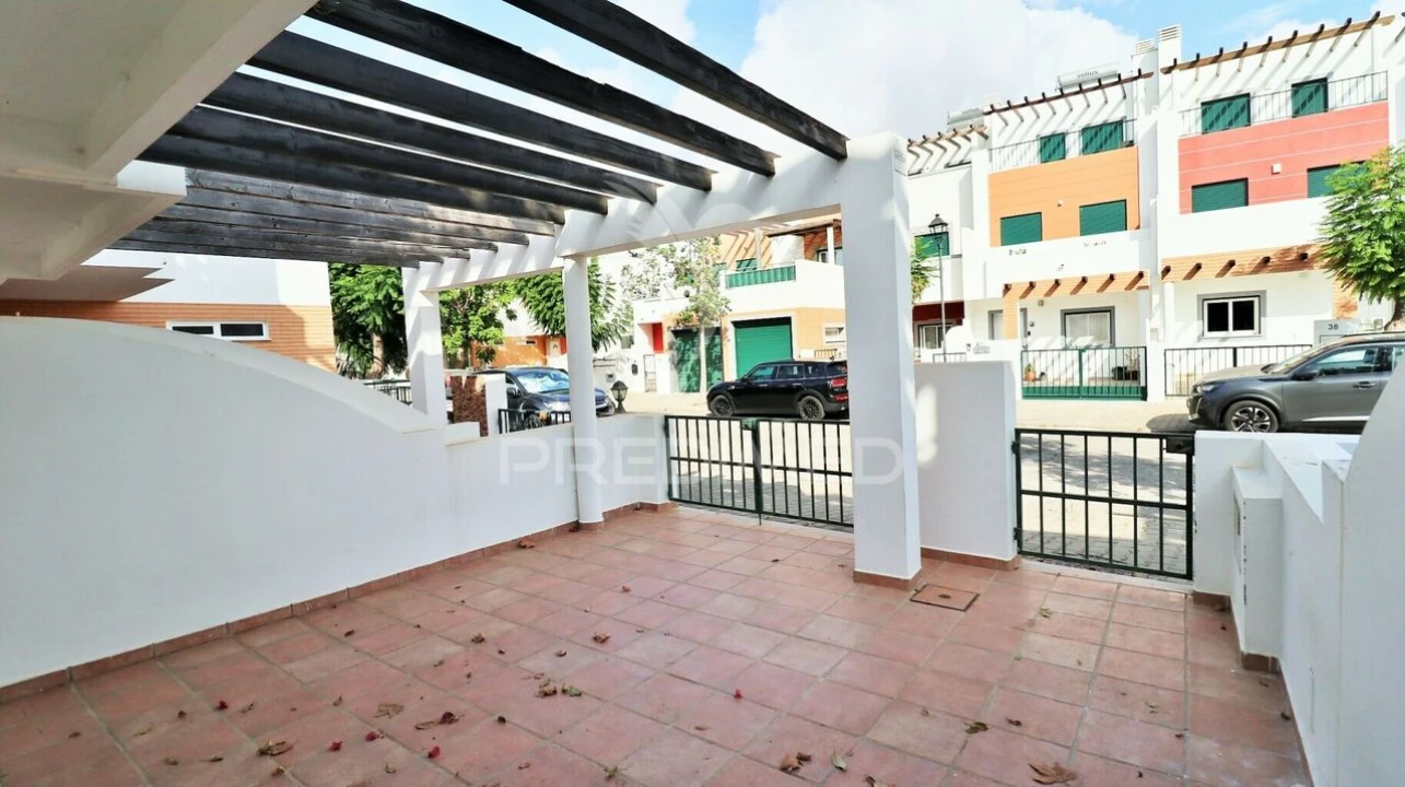 Moradia T3 para Venda em Quelfes Foto 3