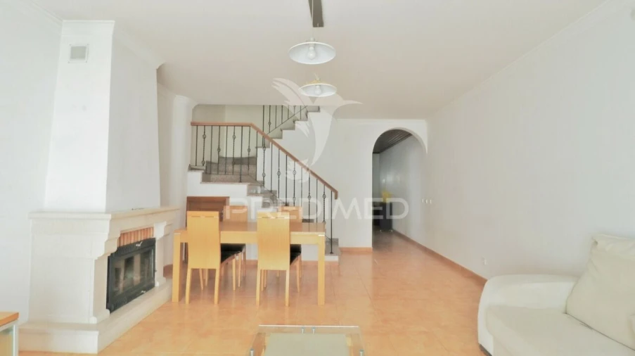 Moradia T3 para Venda em Quelfes Foto 5