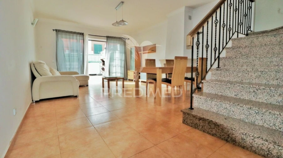 Moradia T3 para Venda em Quelfes Foto 4