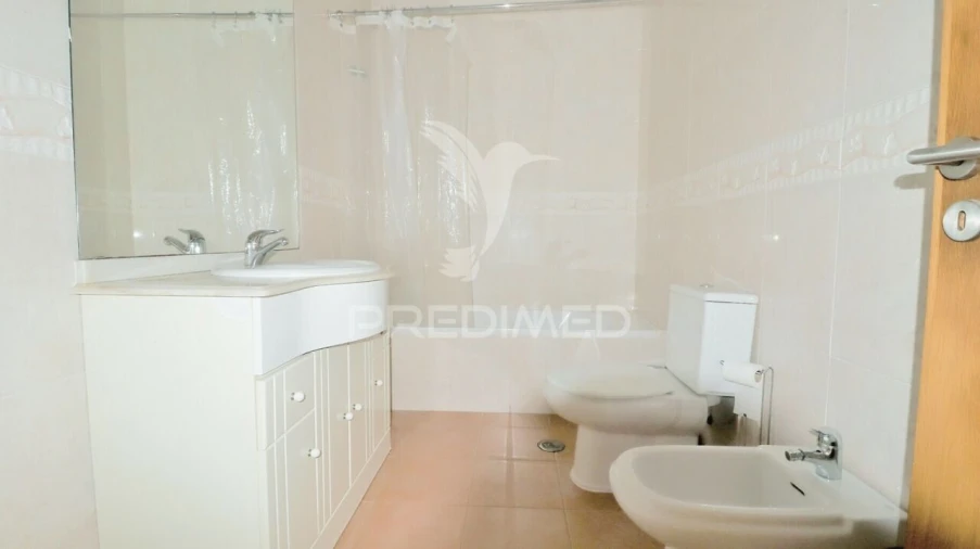 Moradia T3 para Venda em Quelfes Foto 17