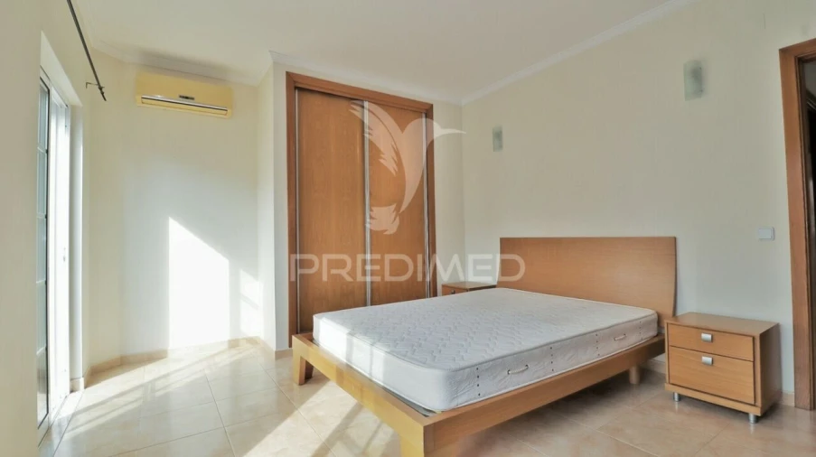 Moradia T3 para Venda em Quelfes Foto 10