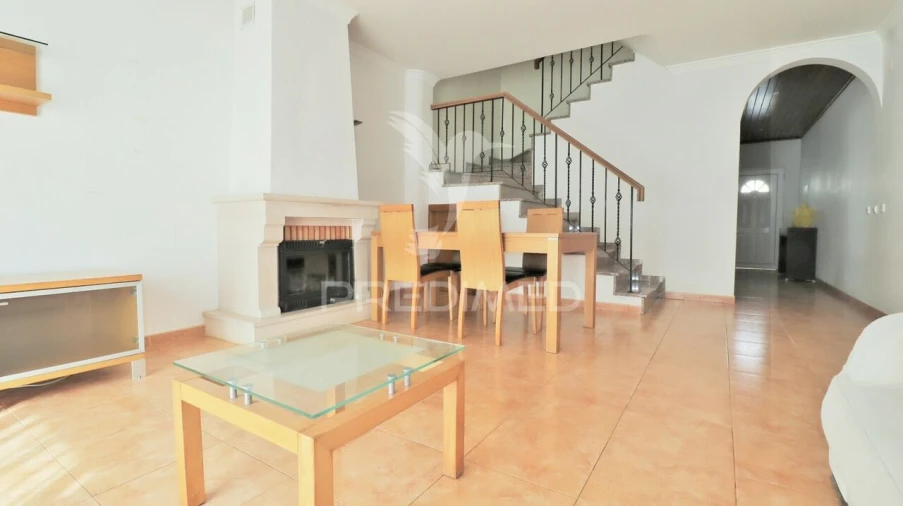 Moradia T3 para Venda em Quelfes Foto 6