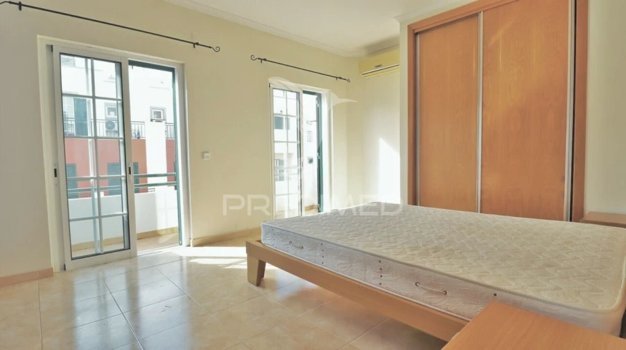 Moradia T3 para Venda em Quelfes Foto 9