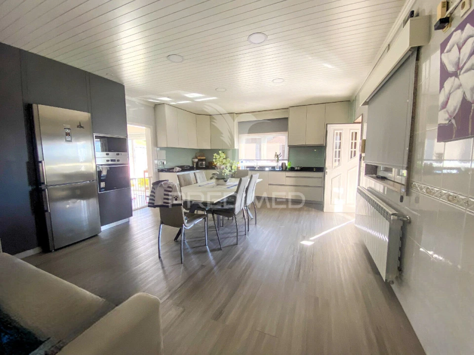 Moradia T4 para Venda em Quinchães Foto 1