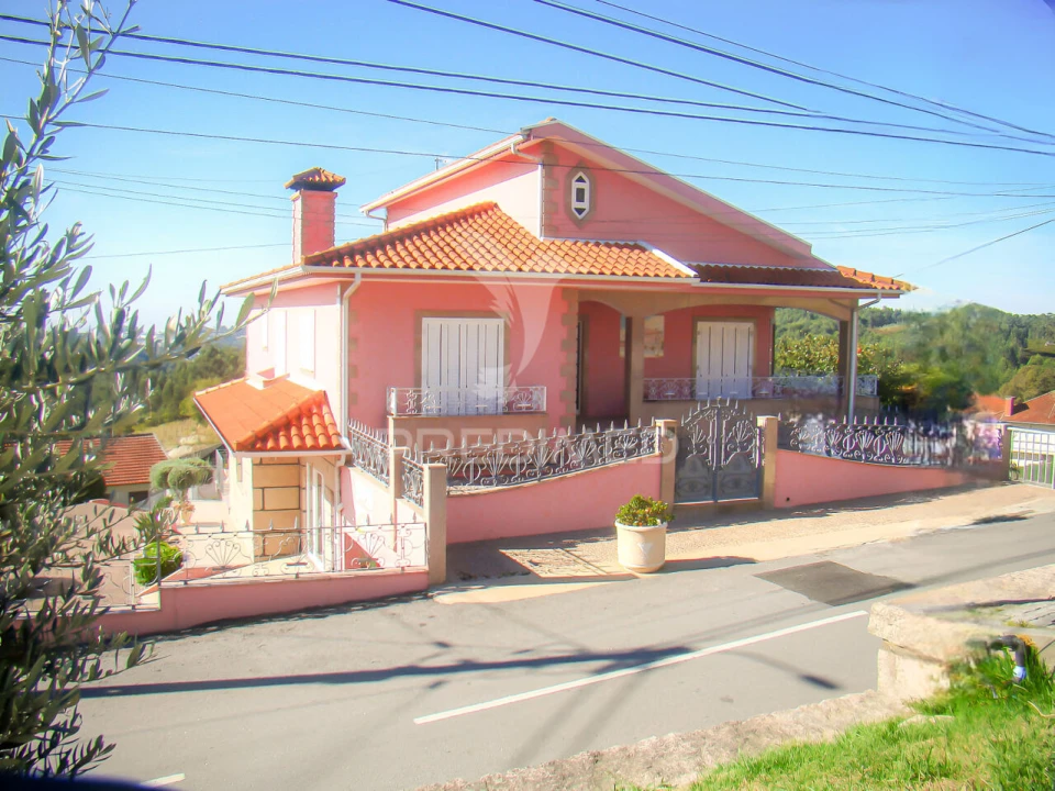 Moradia T4 para Venda em Quinchães Foto 16