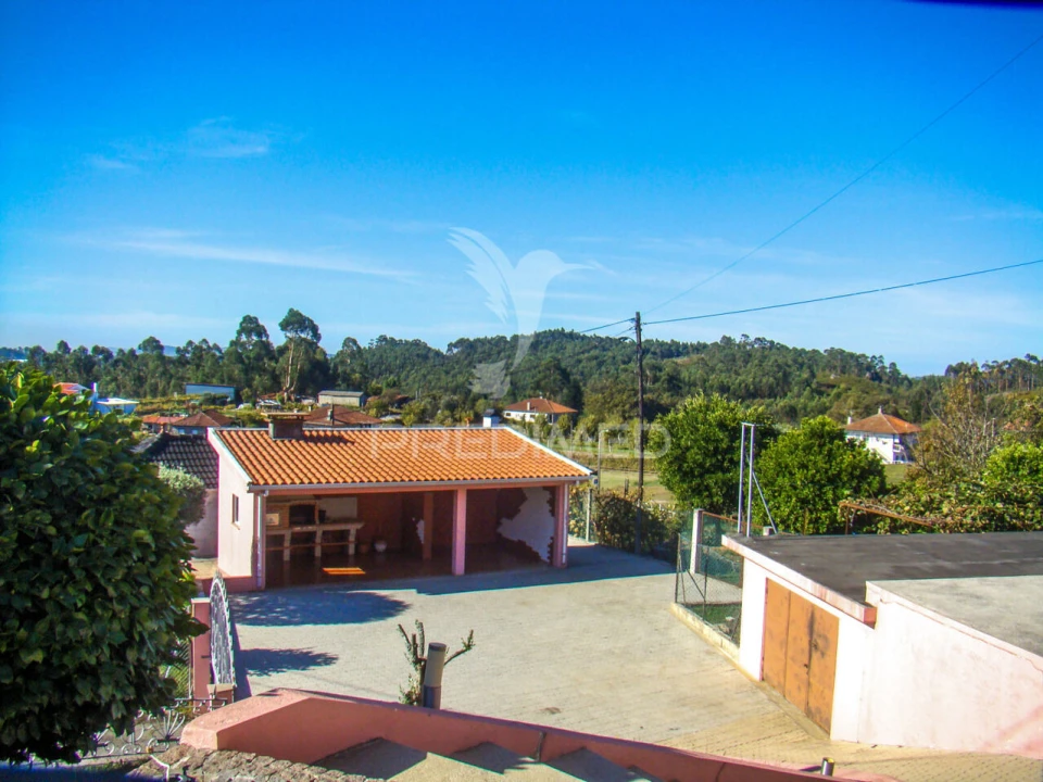 Moradia T4 para Venda em Quinchães Foto 3