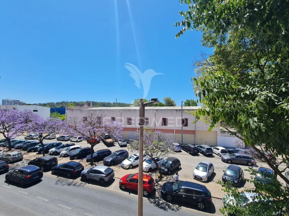 Apartamento T2 para Venda em Benfica Foto 2