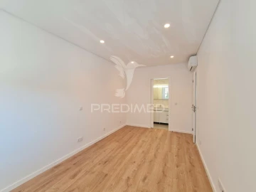 Apartamento T2 para Venda em Benfica