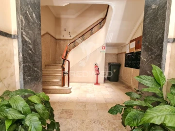 Apartamento T2 para Venda em Benfica