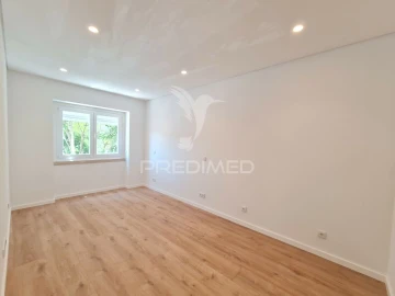 Apartamento T2 para Venda em Benfica