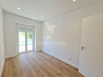 Apartamento T2 para Venda em Benfica