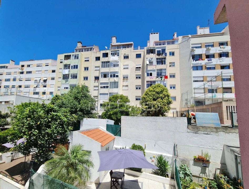 Apartamento T2 para Venda em Benfica Foto 5