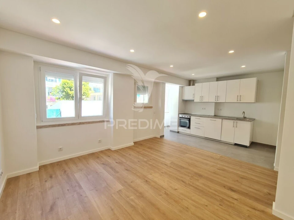 Apartamento T2 para Venda em Benfica Foto 1