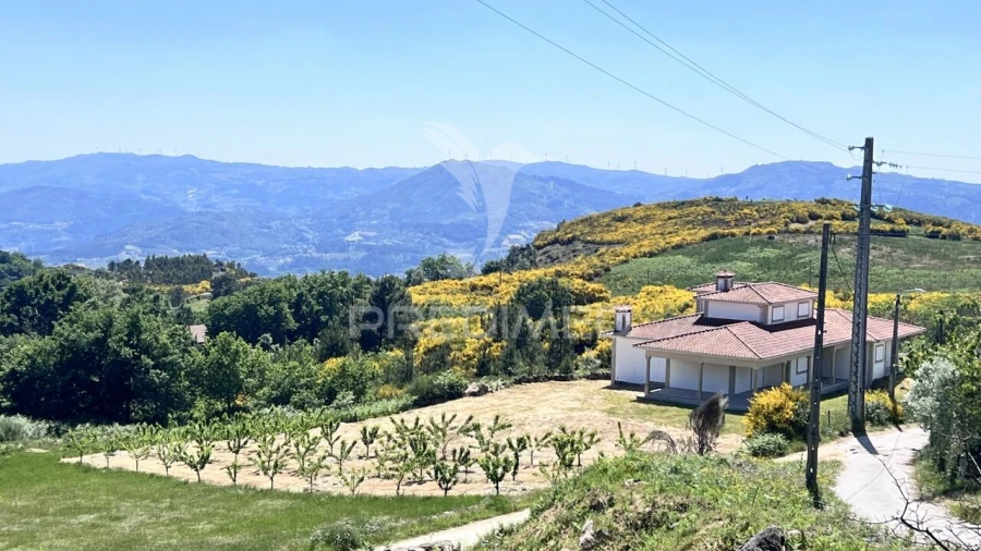 Moradia T3 para Venda em Rio Douro Foto 3