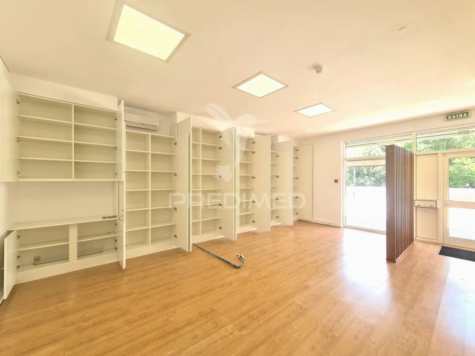 Loja para Arrendamento em Belém Foto 7