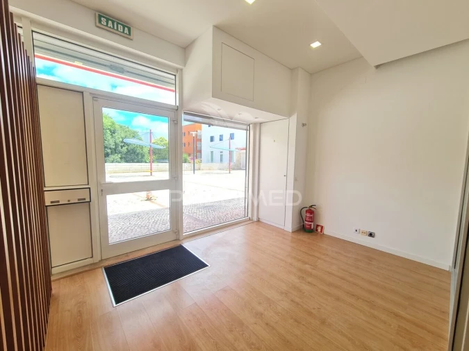 Loja para Arrendamento em Belém Foto 3