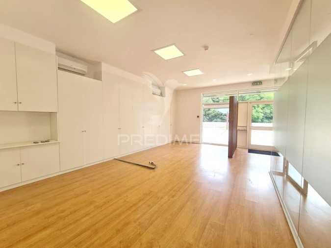 Loja para Arrendamento em Belém Foto 2