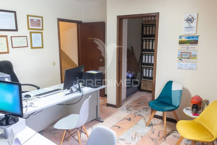 Moradia T2 para Venda em Praia da Vitoria (Santa Cruz) Foto 5