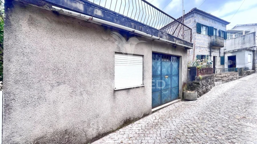 Moradia T4 para Venda em Urgezes Foto 4