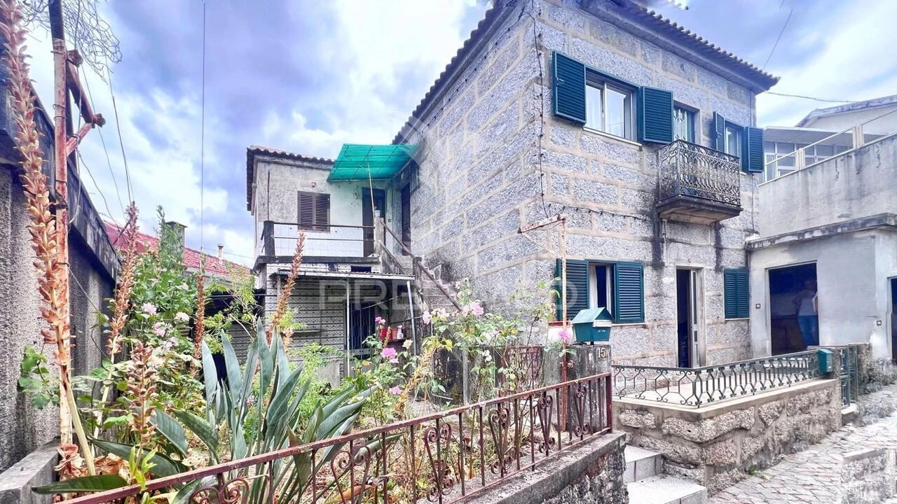 Moradia T4 para Venda em Urgezes Foto 1