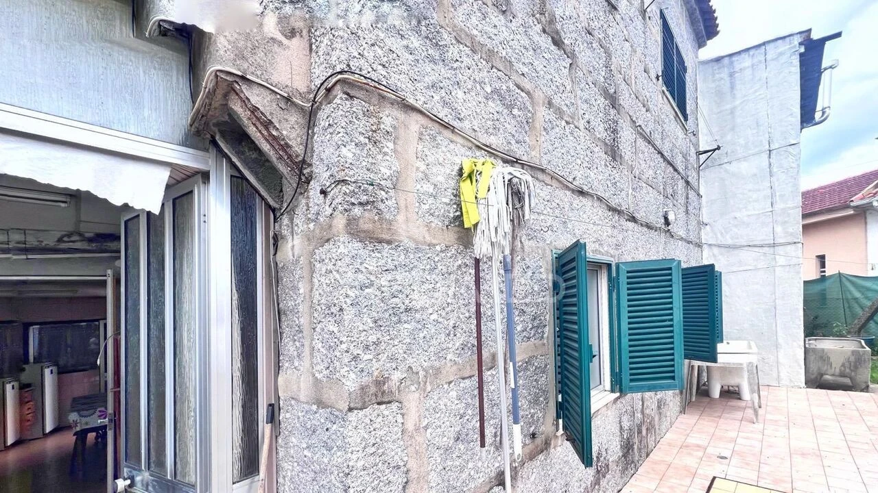 Moradia T4 para Venda em Urgezes Foto 9