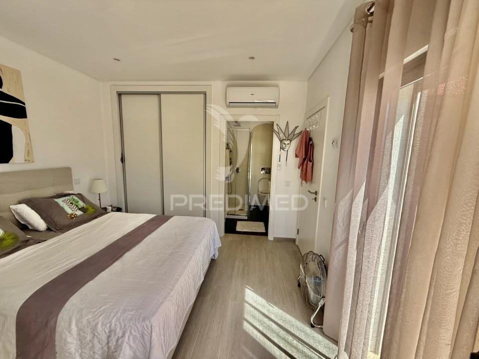 Moradia T3 para Venda em Quelfes Foto 19