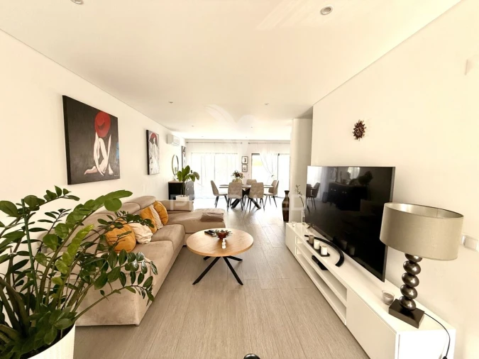 Moradia T3 para Venda em Quelfes Foto 2