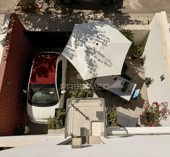 Moradia T3 para Venda em Quelfes Foto 12