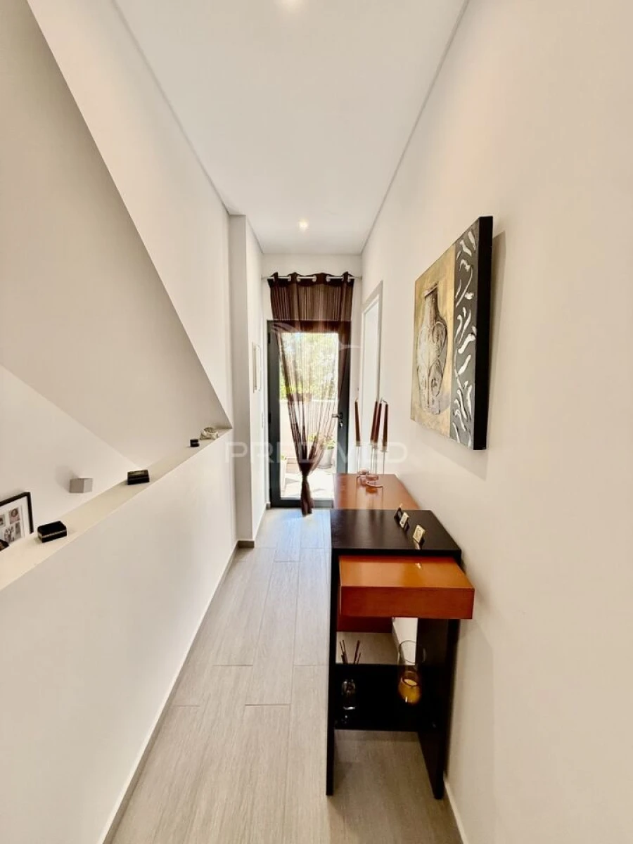 Moradia T3 para Venda em Quelfes Foto 24