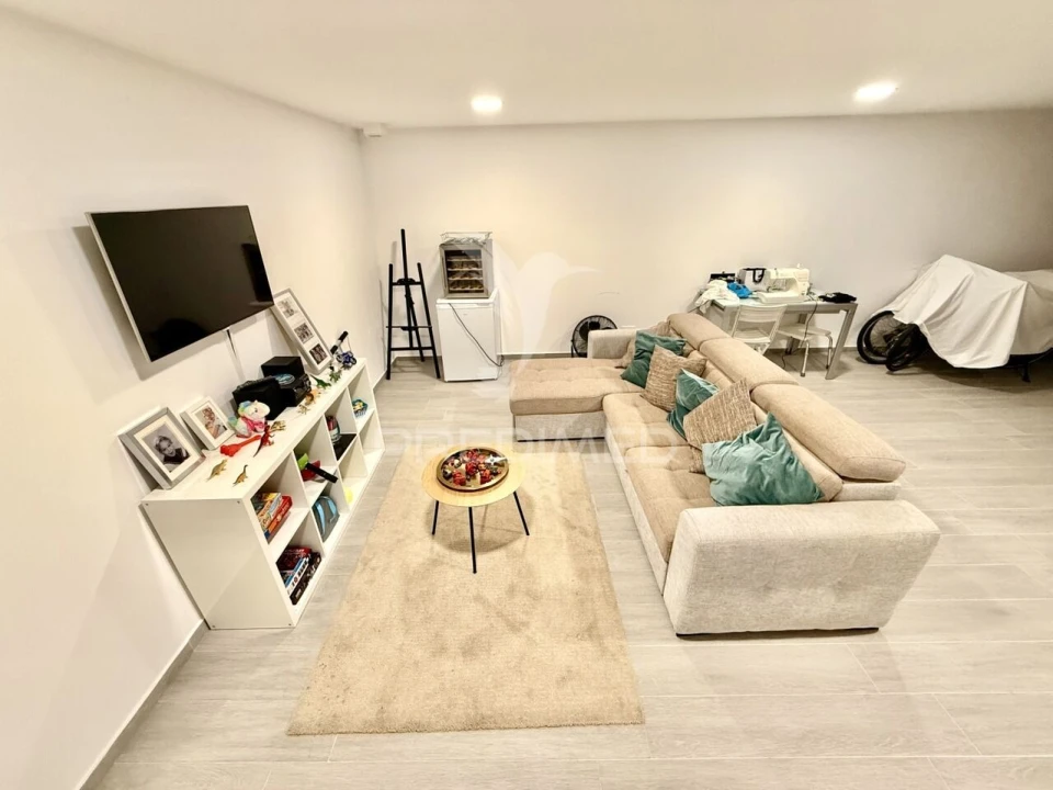 Moradia T3 para Venda em Quelfes Foto 31