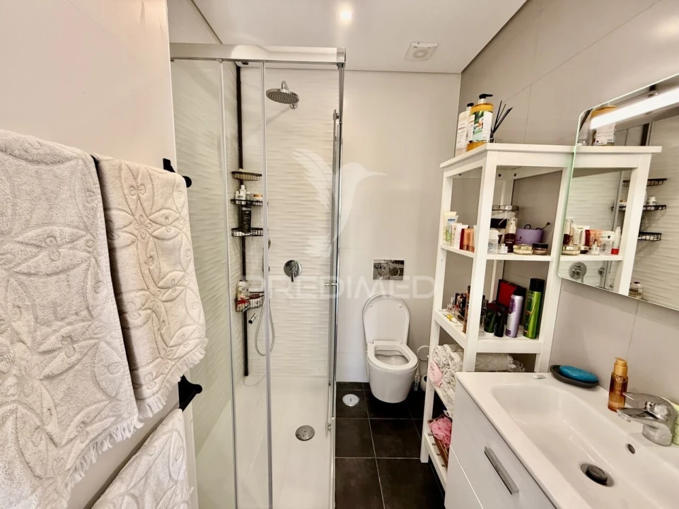 Moradia T3 para Venda em Quelfes Foto 18