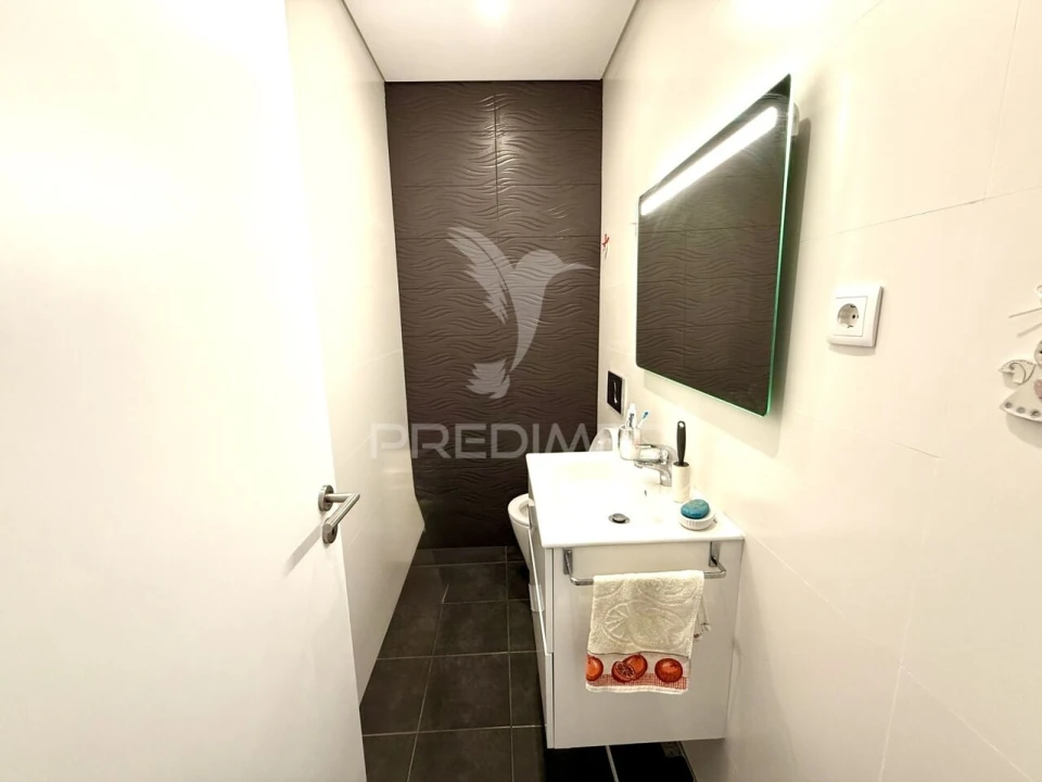 Moradia T3 para Venda em Quelfes Foto 30