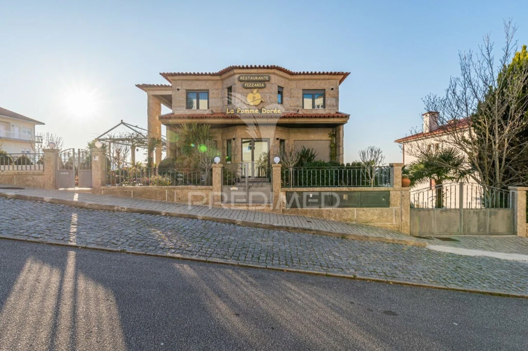 Moradia T3 para Venda em Quinchães Foto 1