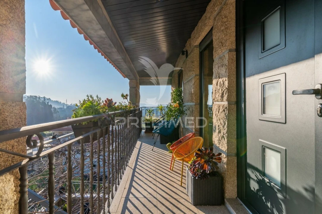 Moradia T3 para Venda em Quinchães Foto 3