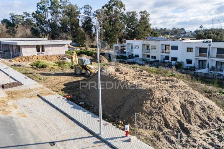 Moradia T4 para Venda em Soutelo Foto 32