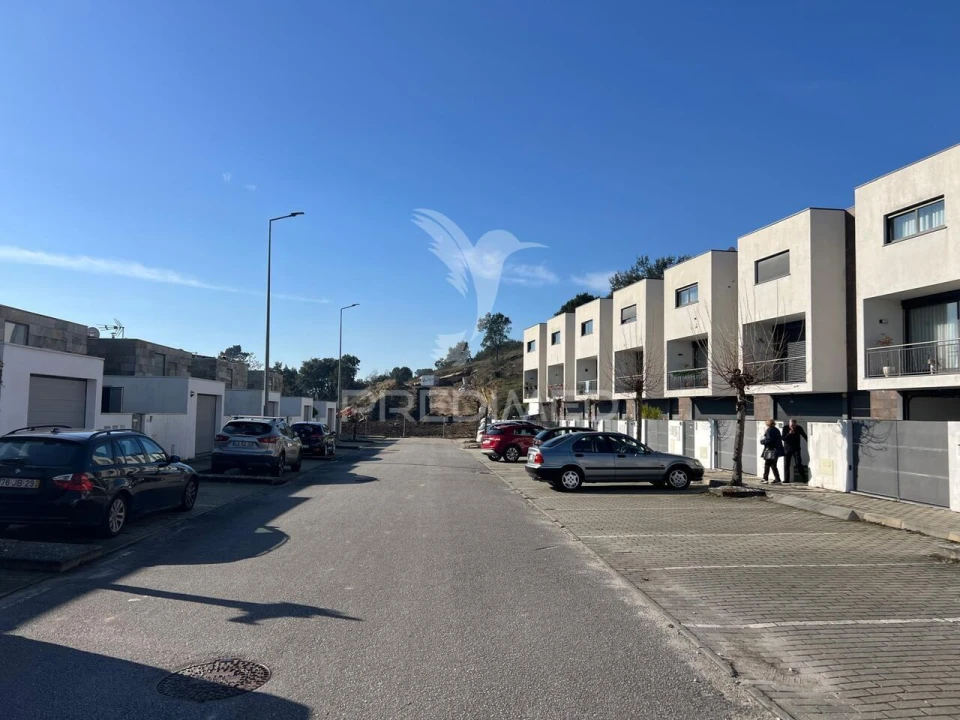 Terreno para Venda em Moreira de Conegos Foto 3