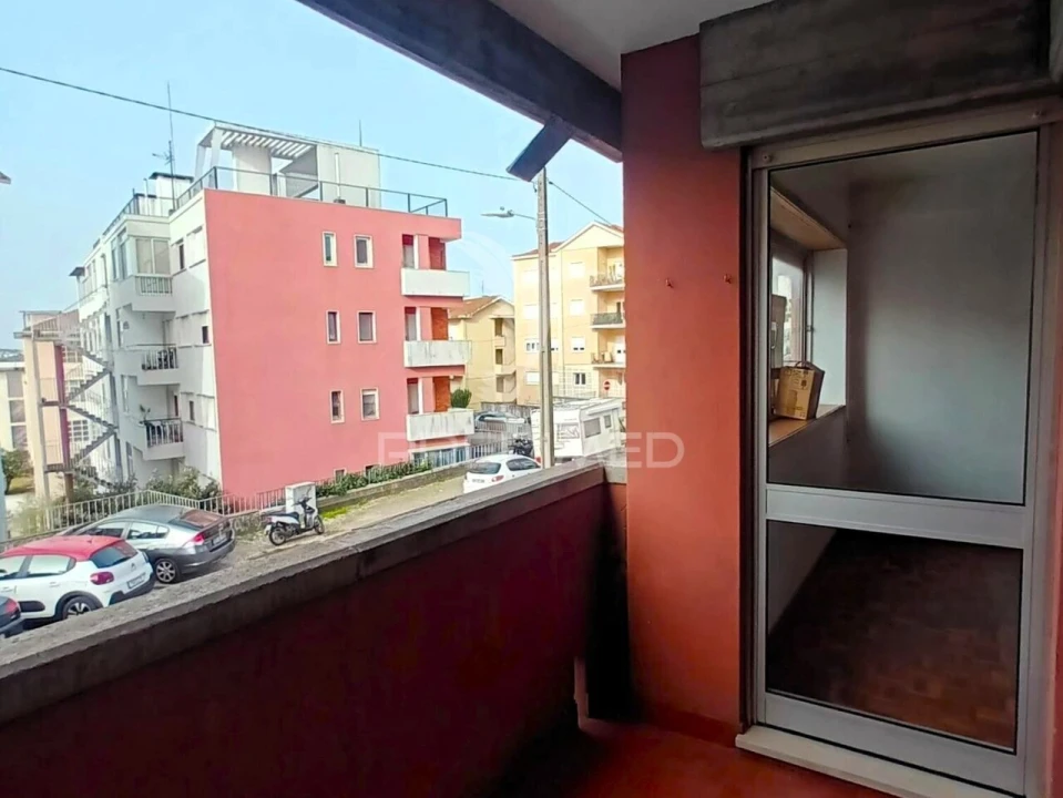 Apartamento T2 para Venda em Santo Antonio dos Olivais Foto 8