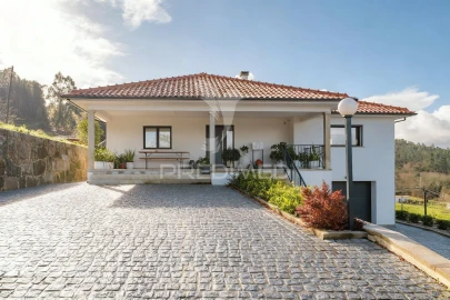 Moradia T5 para Venda em Rubiães