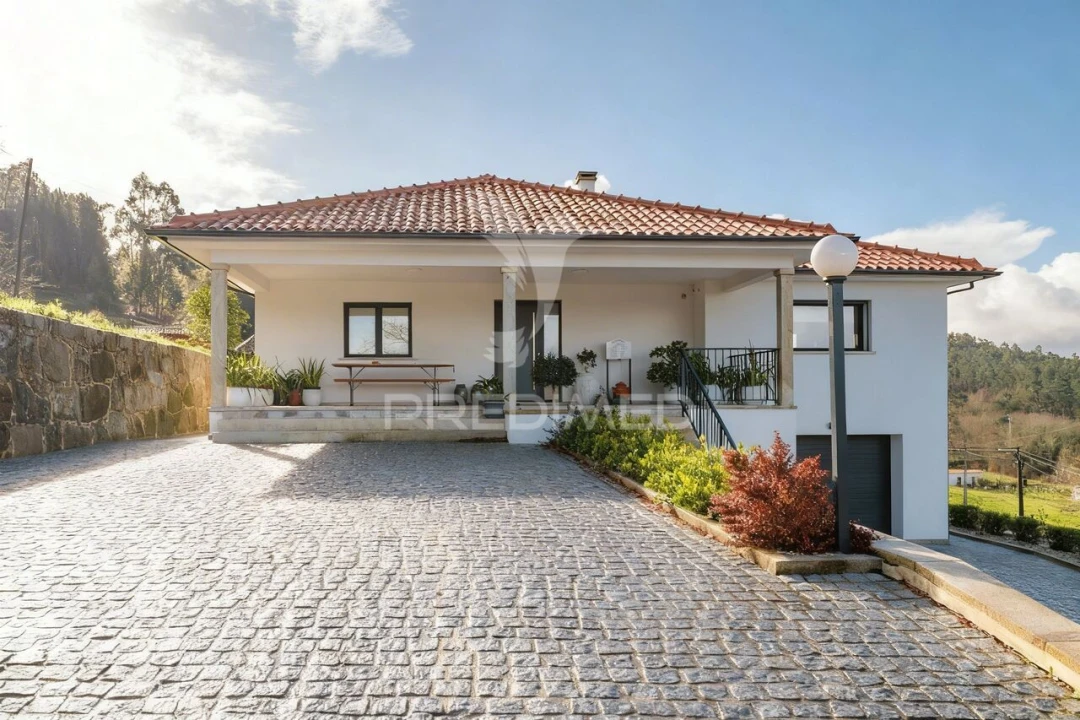 Moradia T5 para Venda em Rubiães Foto 1