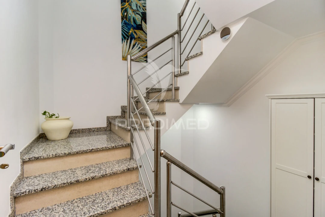 Moradia T5 para Venda em Vialonga Foto 18