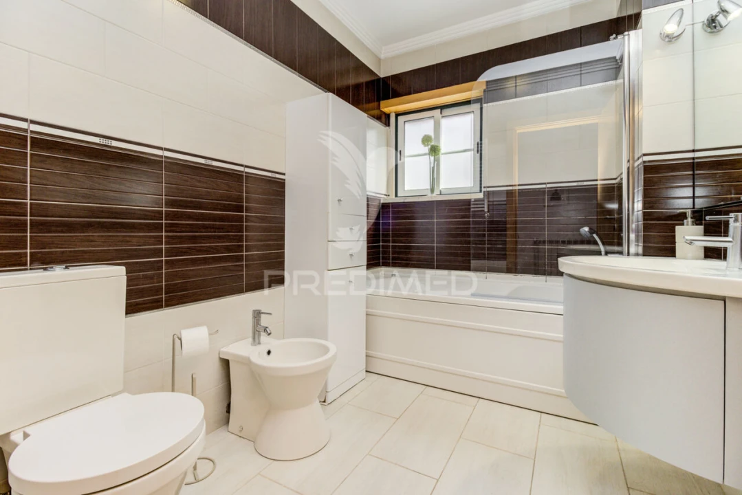 Moradia T5 para Venda em Vialonga Foto 30